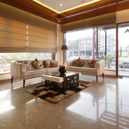 Al-Qasa Hotel Zirakpur Esterno foto