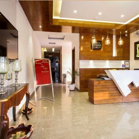 Al-Qasa Hotel Zirakpur Esterno foto