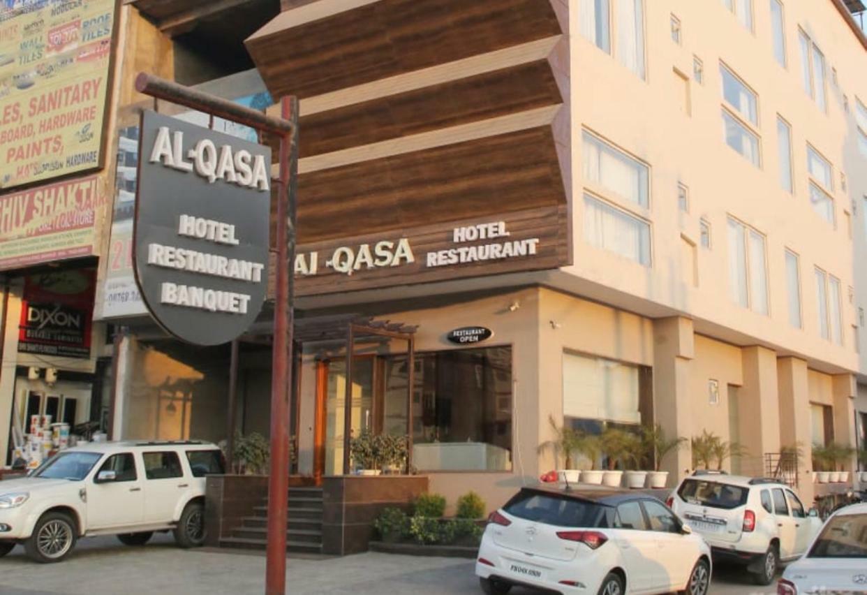 Al-Qasa Hotel Zirakpur Esterno foto