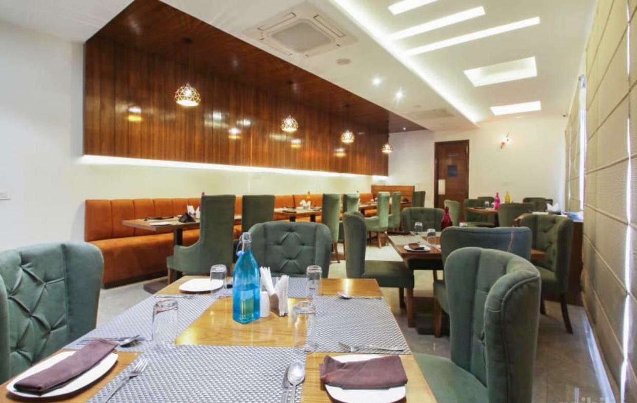 Al-Qasa Hotel Zirakpur Esterno foto