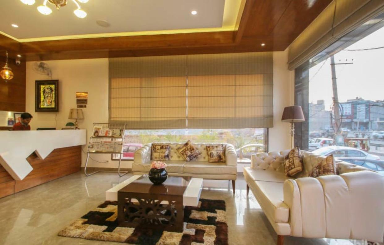 Al-Qasa Hotel Zirakpur Esterno foto